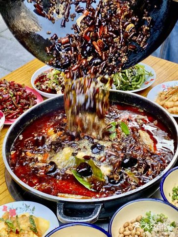 不愧是本地人推荐…zui好吃的呱呱锅（不接受