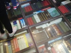 -钟书阁(松江泰晤士小镇店)