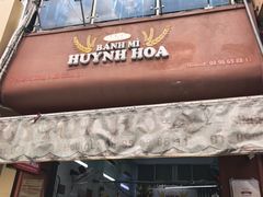 -Bánh Mì Huynh Hoa