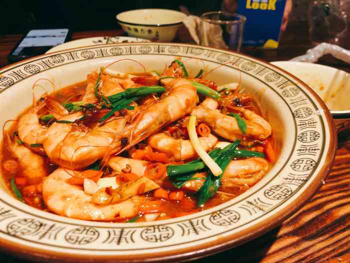 只能说,又咸又辣,烟味儿挺重,可以禁烟不.