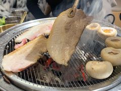 -围炉肉舍•炭烤活鳗•丹东海鲜烤肉(步行街店)
