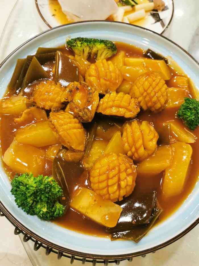 鸿锦海鲜大酒楼(光彩路店)-"中午聚餐～ 地方非常好找～ 在路边很显眼