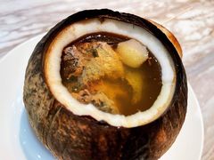 原汁椰子炖乌鸡-汤城小厨•粤菜•靓汤(西直门凯德MALL店)