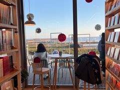 -猫的天空之城概念书店(北戴河蔚蓝海岸店)