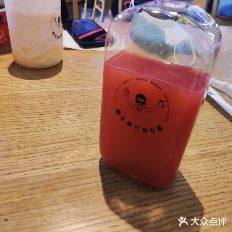 向左果汁向右茶～left juice righr tea