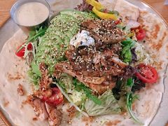 照烧鸡肉配牛油果拉法沙拉-HELLO 27 意面·沙拉·帕尼尼