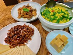 浓汁豆瓣烩豌豆尖-天和晟新京菜.水煮鱼.湘土菜(国展店)