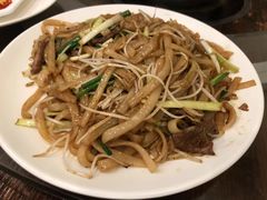 湿炒牛河-正能量脆肉鲩火锅