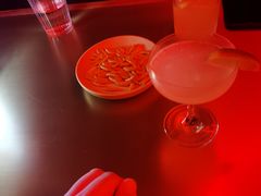 -饮湖威士忌鸡尾酒吧