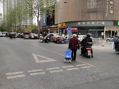 -悦邻百姓广场-停车场