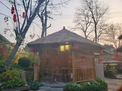 -茅草房·河畔园林火锅