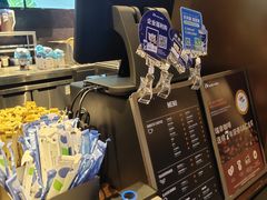 -瑞幸咖啡(华新地铁站地下商业街店)
