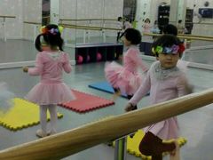 -Isee灰姑娘国际儿童艺术中心(BHGMall店)