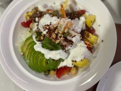 烤菠萝鲜虾松仁酪梨酱沙拉-77COM好吃的意大利菜(老城根店)