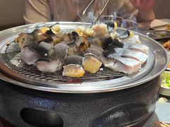 -围炉肉舍•炭烤活鳗•丹东海鲜烤肉(步行街店)