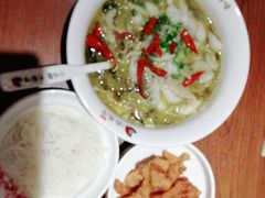 -渝是乎酸菜鱼(龙旗购物中心店)