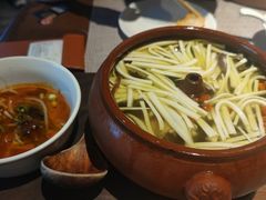 水蒸气凝结而成的原味汽锅鸡-雀舞云南菜(乐客城店)