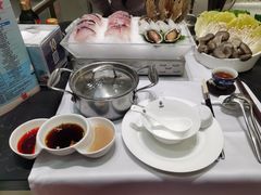 -红鼎豆捞·非遗鲍皇汤火锅(宝丰路店)