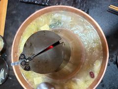 -果松木炭酸菜铜火锅·外婆参鸡汤