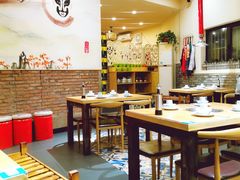 大堂-超越炭火牛蛙火锅鸡(河东店)