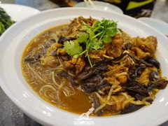 家鸡炖蘑菇粉-李记饺子·熏酱东北菜(欢乐谷店)