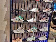 -阿迪达斯(武林银泰三叶草店)