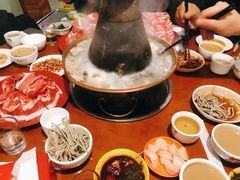 -洞庭洲·防空洞火锅·烧烤·铜锅涮肉(新百广场店)