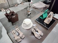 -URBAN REVIVO(七宝领展广场店)
