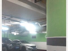 -汉商武展购物中心-停车场