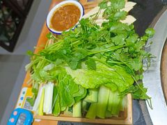 蘸酱菜-东北农家院·铁锅炖(莘庄店)