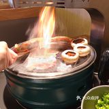 都是免费的。试问哪家烤肉店会这么多的配料给你配烤肉啊喂！