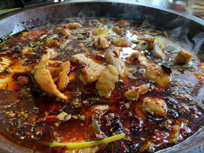 石泉老街石锅鱼-"我是一个资深的火锅迷,「牛气冲天」「鸳鸯.