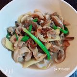 龙虾那么大一只100多也很便宜
