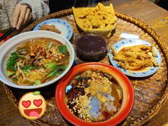 阿婆酥肉-爆炸头阿姨小四川正宗川味小吃(无任何分店)