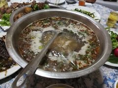 酱焖鲫鱼-高家大院烤全羊