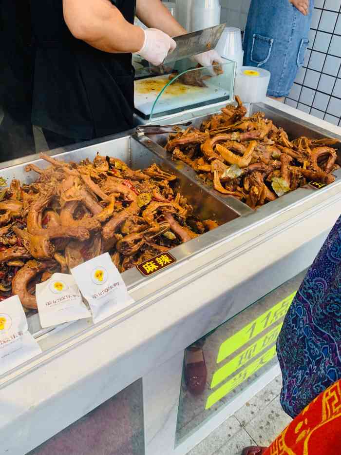 董记欢乐鸭(长春路店)-"大连蛮多连锁店的一家鸭脖店～ 鸭脖儿味.