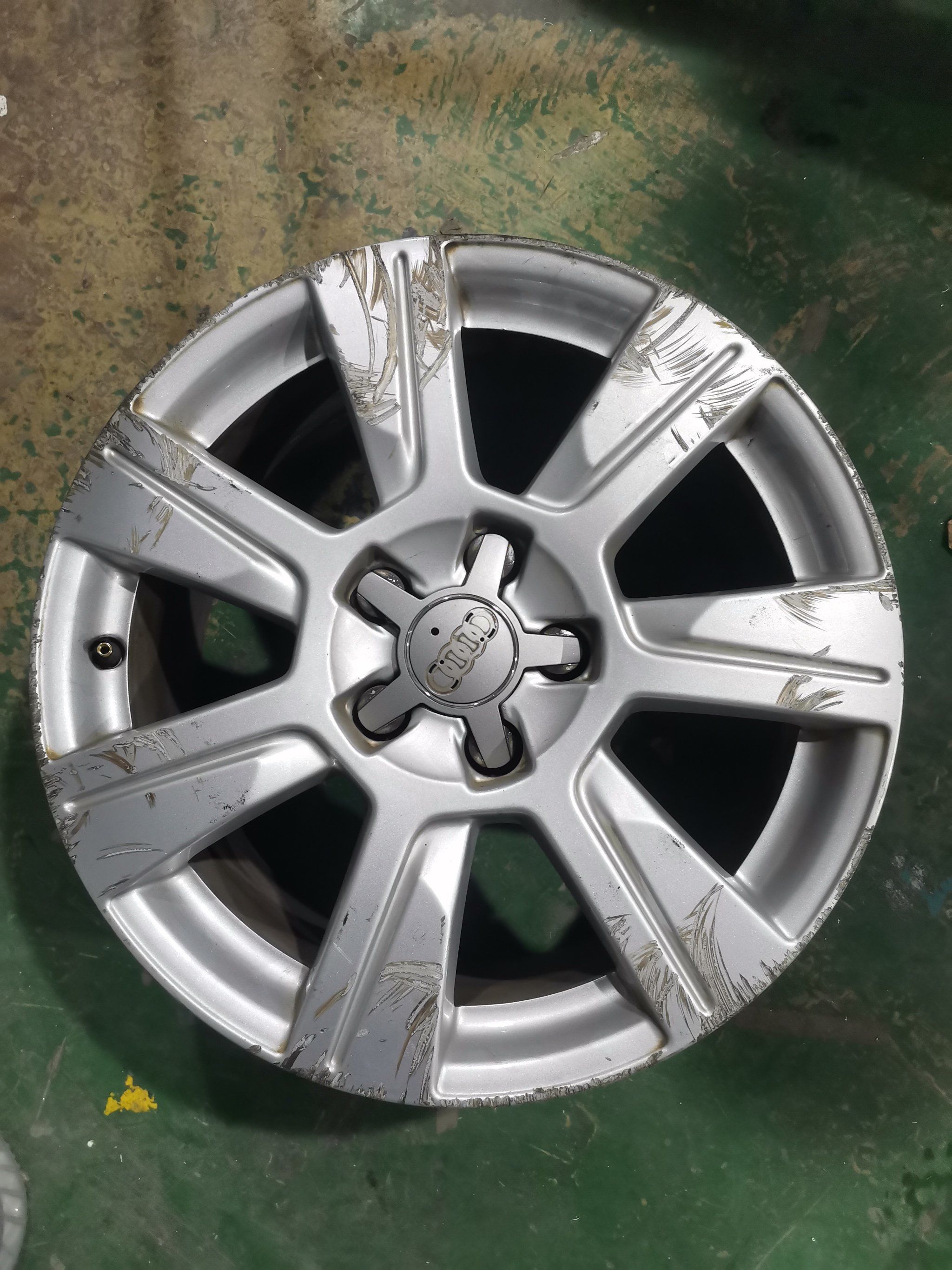 奥迪a6轮毂改拉丝工艺前后对比