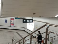 -体育场(地铁站)