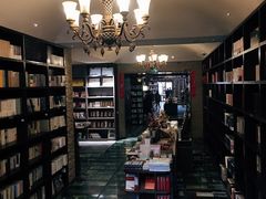 -钟书阁(松江泰晤士小镇店)