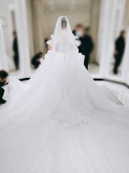 -禕·愫白婚纱商店