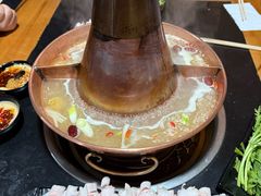 -果松木炭酸菜铜火锅·外婆参鸡汤