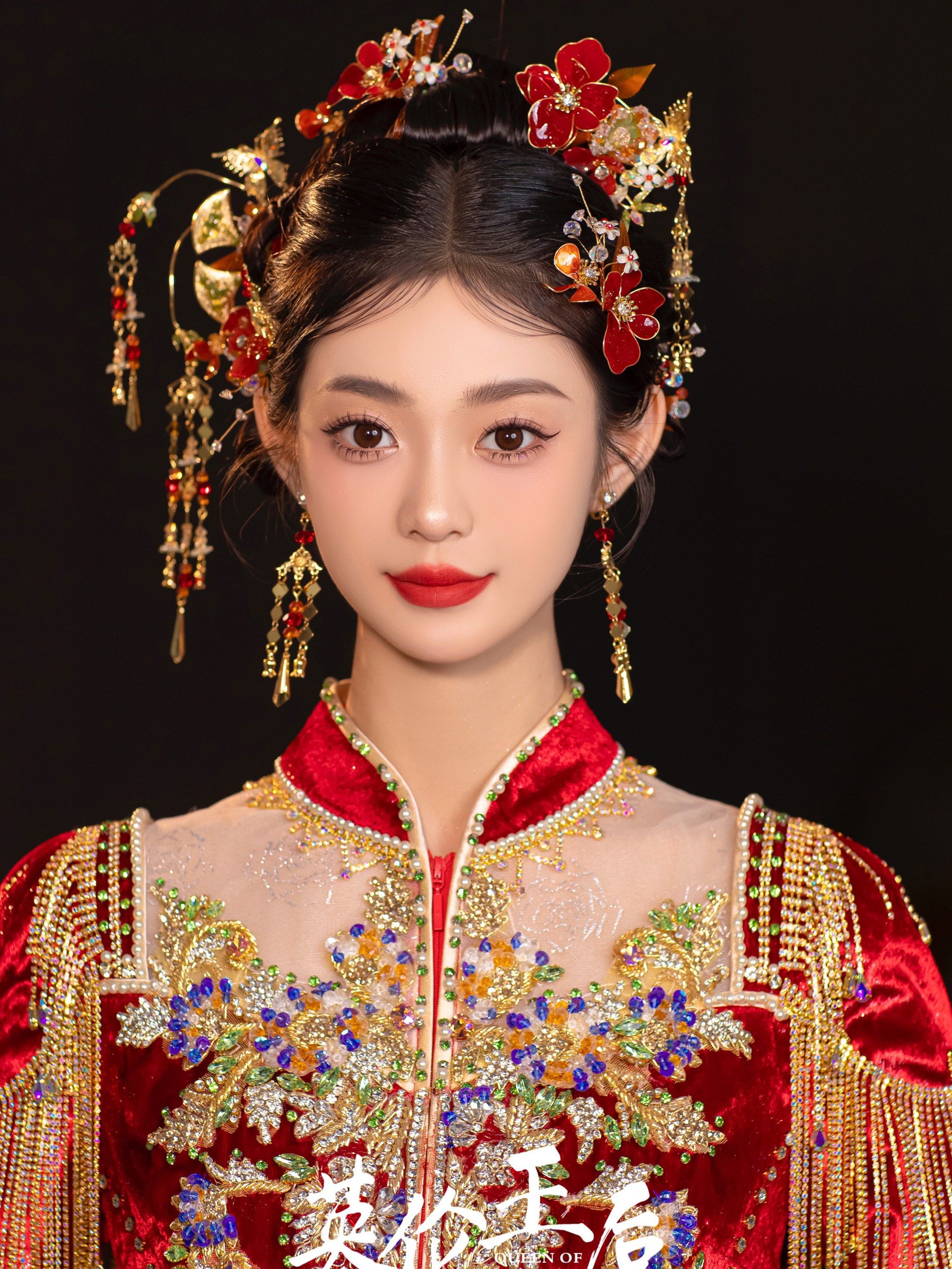 灵动又减龄的红色秀禾造型