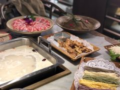 -尚尚仙·酸汤猪手·猪肚鸡火锅(华联万柳购物中心店)