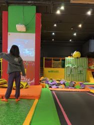 -蹦蹦跳跳(新奥购物中心店)