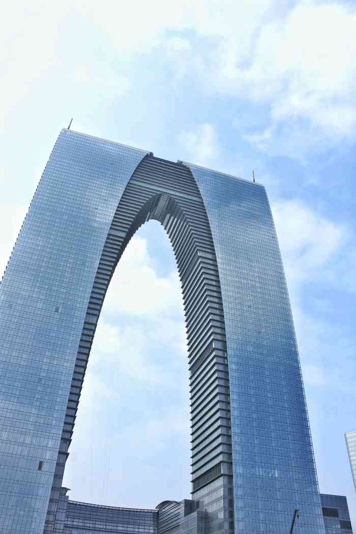 东方之门大厦-"苏州的老城区看不到一栋高楼的,到处粉墙黛.