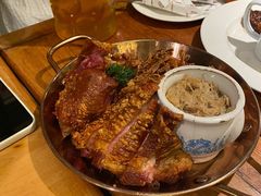 烤猪肘配酸菜和土豆泥-宝莱纳餐厅(滨江店)