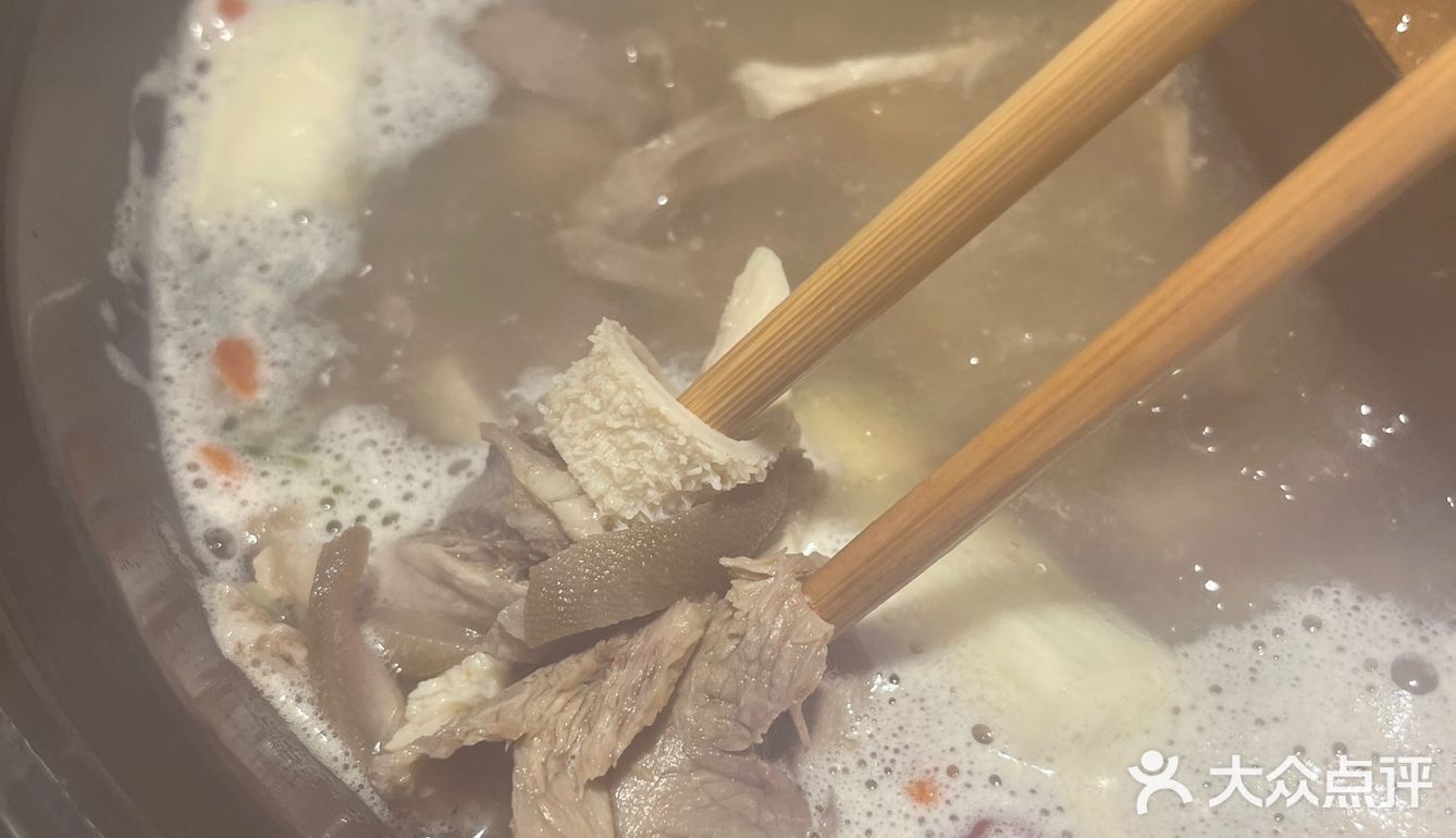 带皮山羊肉火锅你吃过没有[加油]