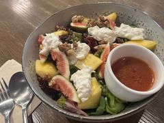 布拉塔芝士无花果色拉-Wagas沃歌斯(大学路店)