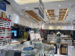 -美式眼镜·授权蔡司.依视路.尼康.豪雅.明月(人民广场店)