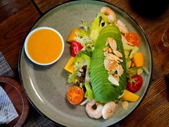 牛油果鲜虾沙拉-喜洲吧·江畔老船厂·庭院餐厅(喜临院店)